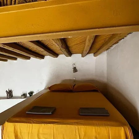 Camaraki Yellow House, Chora Апартаменты *