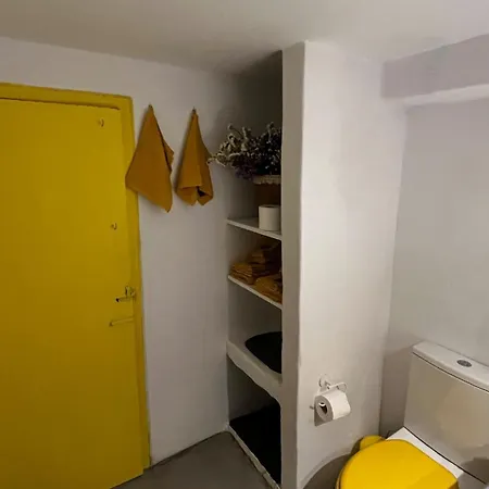 Апартаменты Camaraki Yellow House, Chora