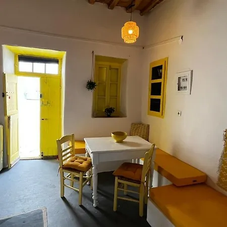 Camaraki Yellow House, Chora Апартаменты Serifos Town