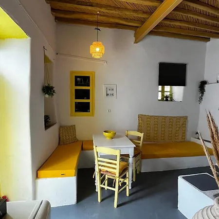 Апартаменты Camaraki Yellow House, Chora *