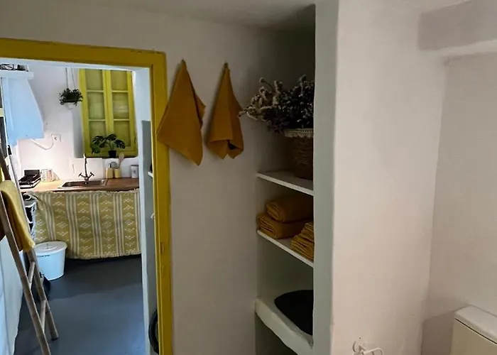 Апартаменты Camaraki Yellow House, Chora *