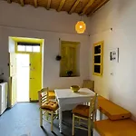 Camaraki Yellow House, Chora *